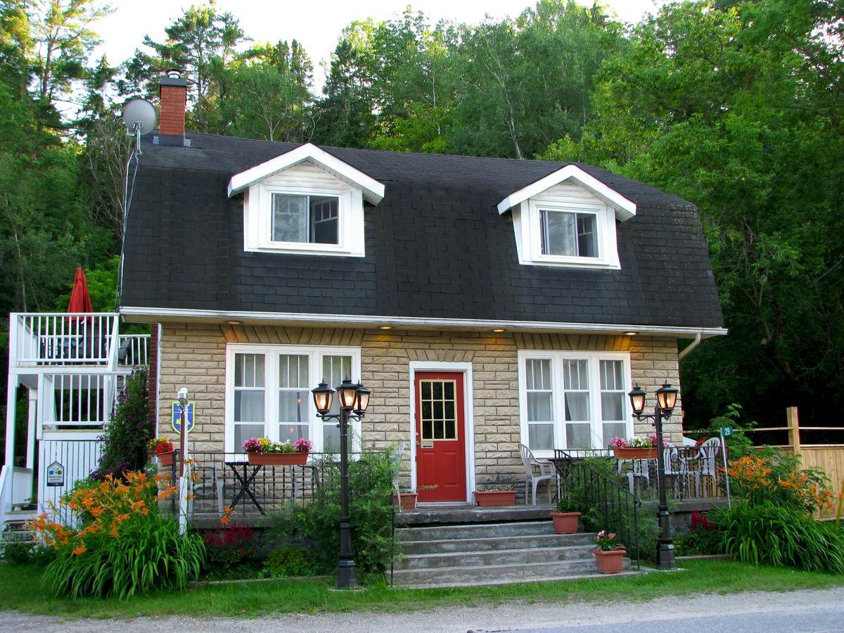Auberge De Mon Petit Chum B&B Wakefield Exteriör bild